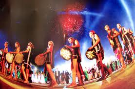 ការសំដែងសិល្បះ គងឃ្មោះរួមចំណែកអភិរក្សបរិយាកាសវប្បធម៏ គងឃ្មោះTay Nguyen